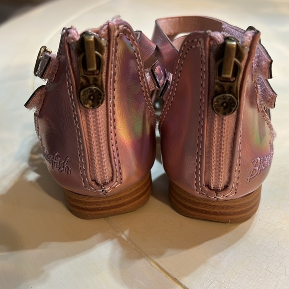 Iridescent Pink Strappy Sandals by Blowfish size 10 - Picture 2 of 3